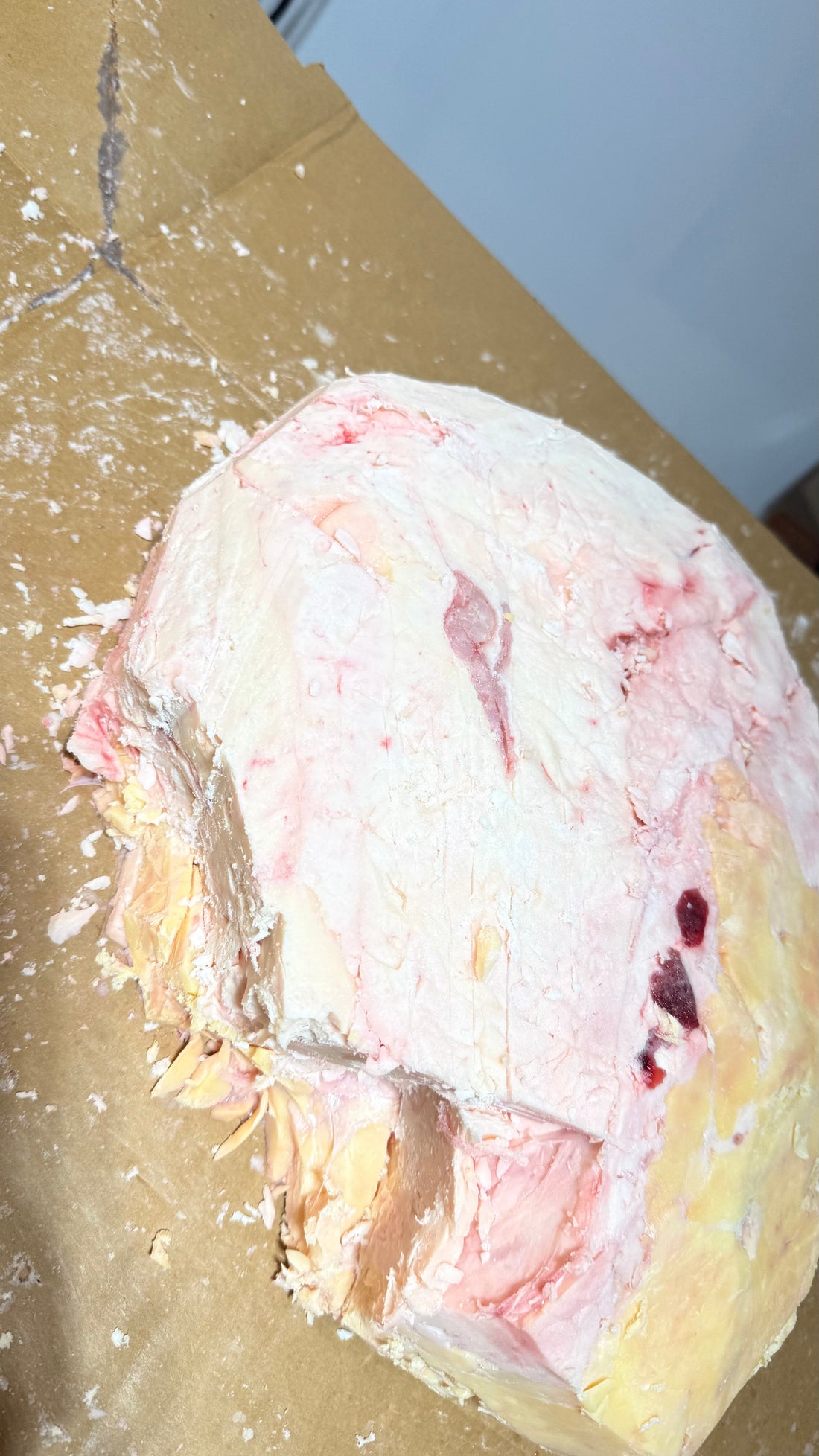 es un bloque de sebo  la materia prima de nuestros jabones y crema